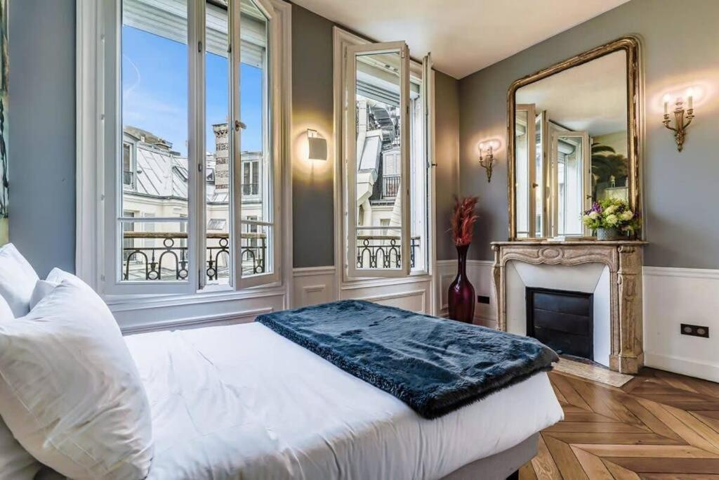 Luxurious Penthouse Close To Champs Elysees And Fr Appartement